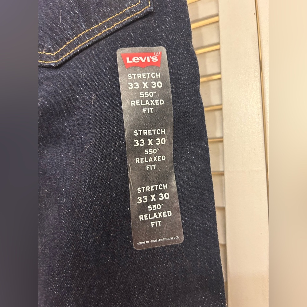 Men’s Levi's Classic Dark Wash 550 Relax Jeans - Picture 6 of 6